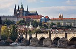 The Castle and Charles Bridge, Prague - 7982.jpg