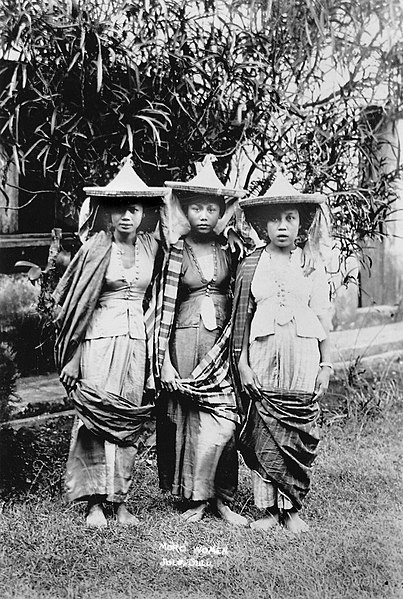 File:Three Moro women in Jolo, Sulu.jpg