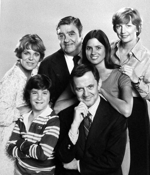 Front, L–R: Brad Savage, Tony Randall. Back: Rachel Roberts, Barney Martin, Penny Peyser, and Allyn Ann McLerie (1977)