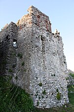 Rudere di una torre del Castello