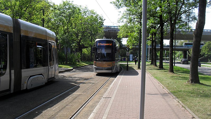 File:Tram81 Brussels Marius Renard 2.jpg