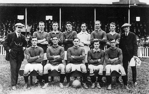 История английского футбола. Tranmere Rovers FC. Футбольный клуб 1921 года. Старинные футбольные формы. Футболисты 19 века.