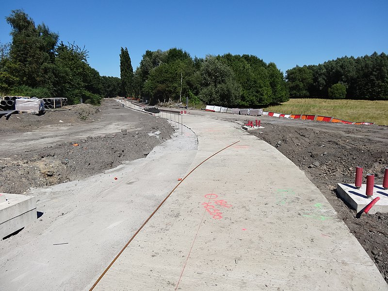 File:Travaux de la branche vers Vieux-Condé de la ligne B du tramway de Valenciennes en août 2013 (140).JPG