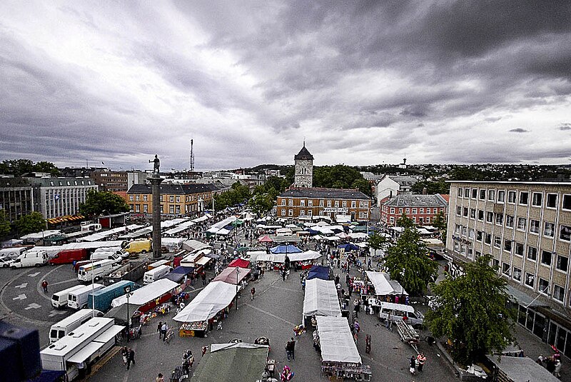 File:Trondheim torg.jpg