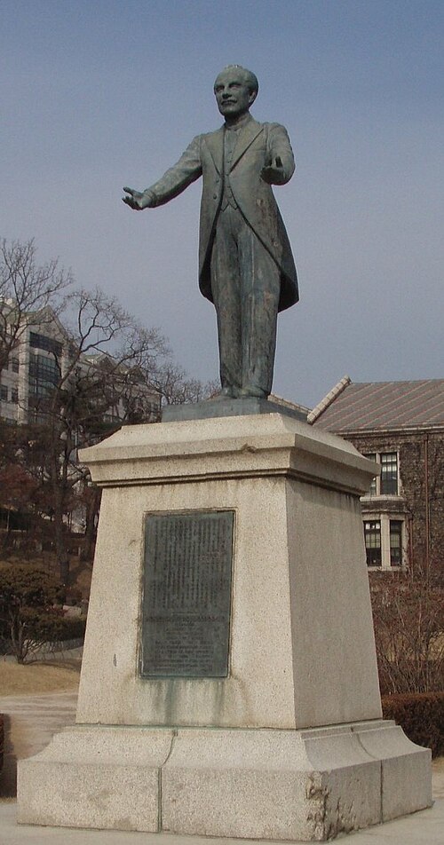 Statue of Underwood