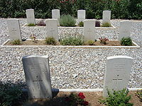 ロドス島のコモンウェルス戦争墓地委員会 (CWGC)墓地にある、第二次世界大戦で戦死した氏名不詳の11人のイギリス軍戦闘員の墓。