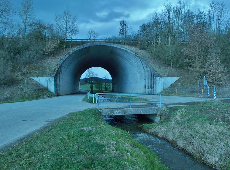 File:Unterführung Degernbach unter BAB 3.JPG