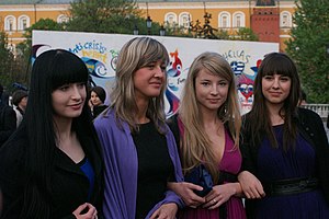 Urban Symphony (van links naar rechts: Sandra Nurmsalu, Mann Helstein, Mari Möldre, Johanna Defects) in Moskou, 2009.