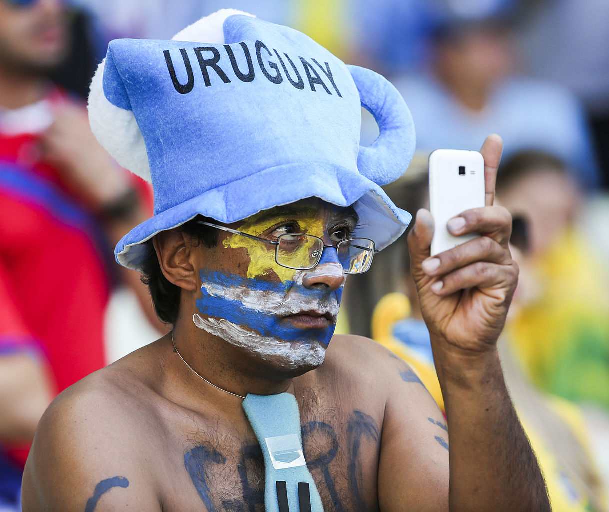 Файл:Uruguay - Costa Rica FIFA World Cup 2013 (2014-06-14; fans) 11.jpg —  Википедия