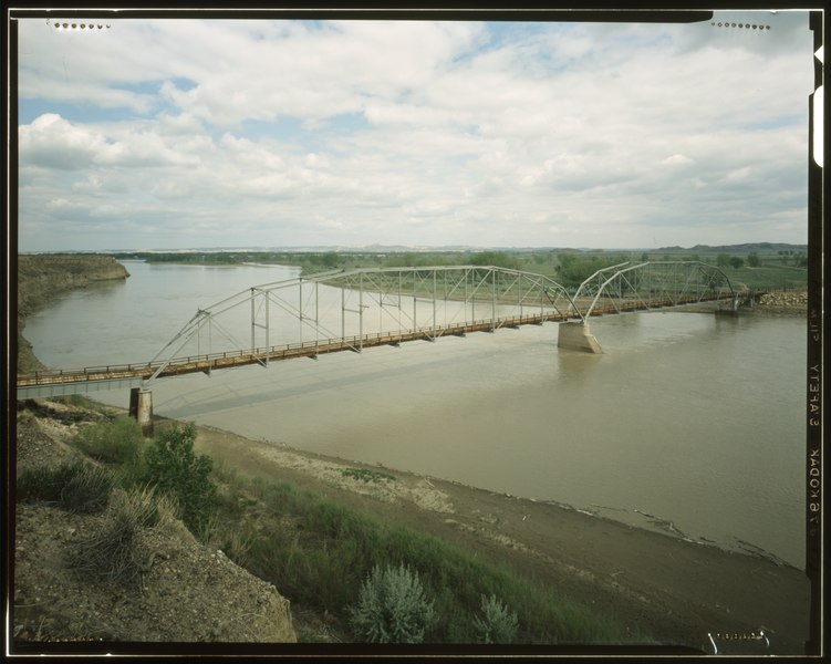 File:VIEW LOOKING SOUTHWEST, GENERAL ELEVATION - Fort Keogh Bridge, Spanning Yellowstone River, Miles City, Custer County, MT HAER MONT,9-MILCI.V,1-18 (CT).tif
