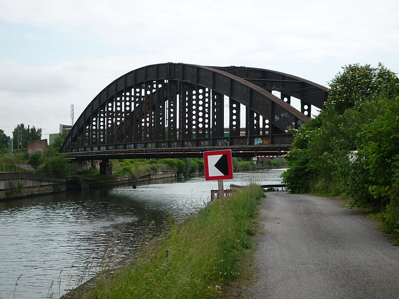 File:Valenciennes - Pont ferroviaire sur l'Escaut.JPG