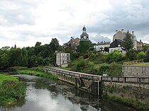 Varennes-en-Argonne, tour Louis XVI et rivière.jpg