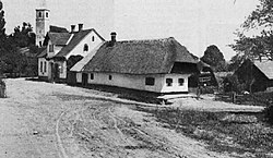 Večeslavci na Goričkem s cerkvijo sv. Helene (foto: V. Bohinec, 1931)