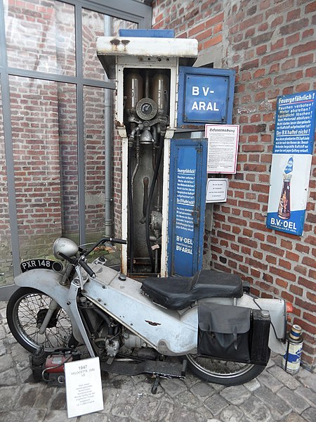 File:Velocette LE 1947.jpg