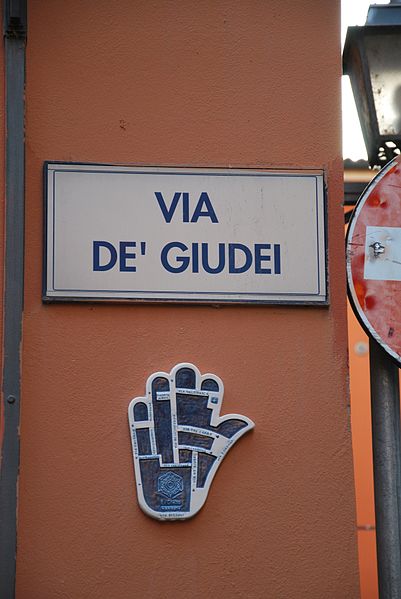 File:Via dei Giudei, Bologna.jpg