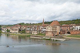 Villemur-sur-Tarn, the old town, view to the north.
