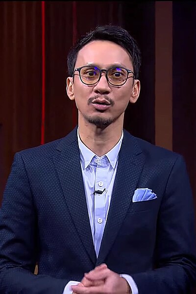 File:Vincent Ryan Rompies Tonight Show Netmediatama.jpg