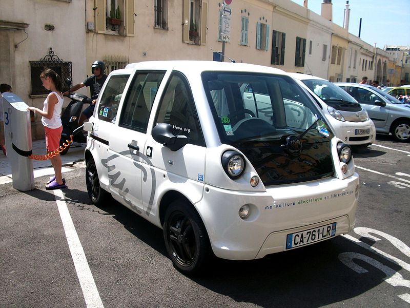 File:Voiture électrique Mia en rechargement -Nice.JPG