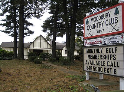 How to get to Woodbury Country Club with public transit - About the place