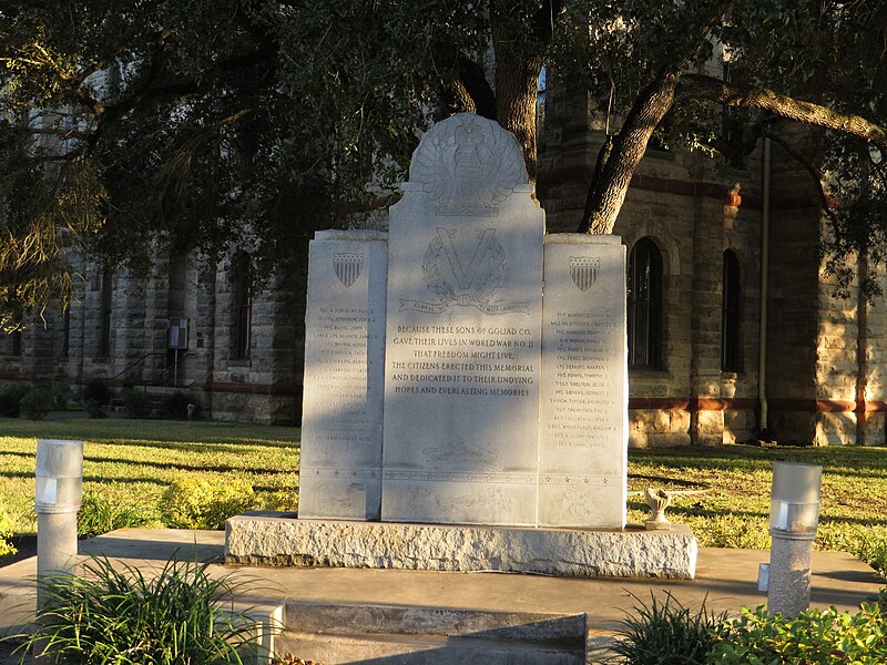 File:World War II Memorial, Goliad County Courthouse, Goliad, Texas (16075138580).jpg