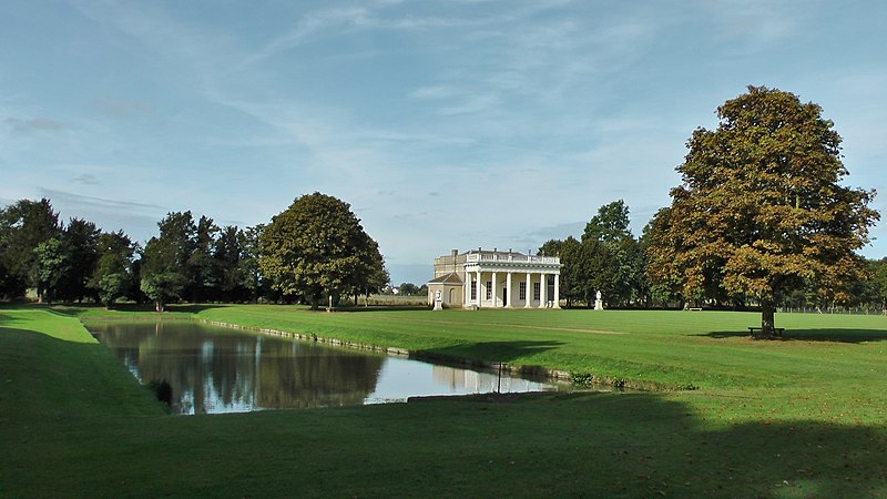 File:Wrest Park - Bowling Green House across Leg O'Mutton Lake.jpg