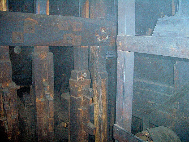 File:Zaanse-Schans-windmill-interior-0268.jpg