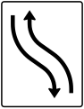 Zeichen 512–10 Verschwenkungs­tafel – mit Gegenverkehr – Verschwenkung nach links einstreifig in Fahrtrichtung und einstreifig in Gegenrichtung