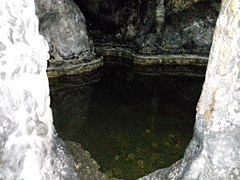 Изворот Дуова Вода во внатрешноста на пештерата
