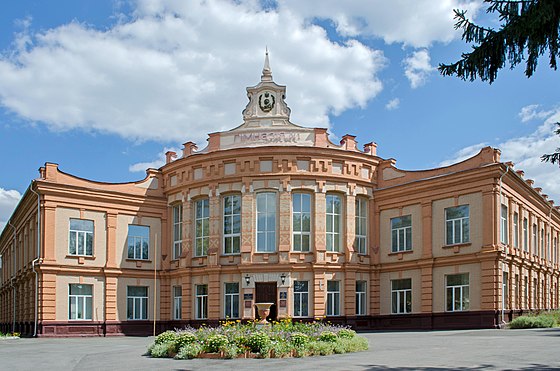 Гимназии новгород. Новгород-Северской гимназии. Новгород Северская гимназия. Новгород-Северская гимназия Ушинского. Новгород Северский гимназия 1.