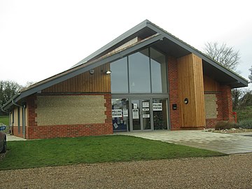 Tempat pemungutan suara (TPS) didirikan di balai desa di Cromer Road desa Trimingham, Norfolk, Inggris