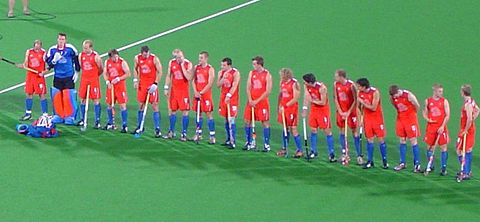 Great Britain's team just before the group stage match against South Africa. From the left: Hawes, McGregor, Kirkham, Dick, R. Mantell, Wilson, Bleby, Tindall, Daly, Alexander, S. Mantell, Marsden, Moore, Clarke, Jackson, Middleton.