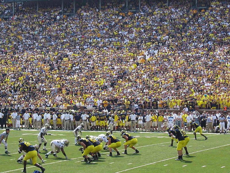 File:20090905 Michigan Wolverines offense vs Western Michigan.jpg