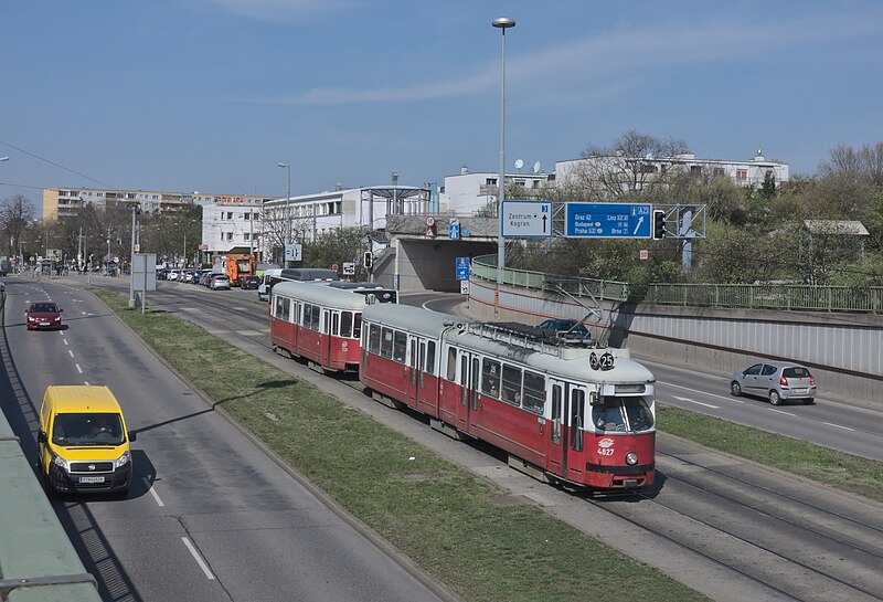 File:2017-03-31 AT Wien 22 Donaustadt, Erzherzog-Karl-Straße @ Smolagasse, E1 4827+c4 1320 Linie 25, Wiener Linien 8029 Linie 26A (51624717977).jpg