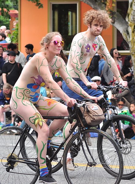 File:2017 Fremont Solstice Parade - cyclists 030.jpg