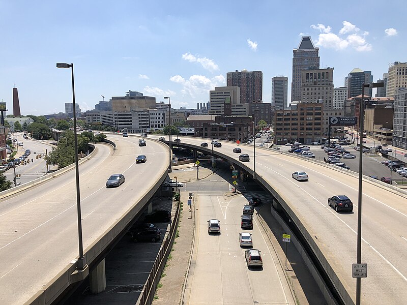 File:2019-07-16 12 42 25 View south along Interstate 83 (Jones Falls Expressway) from the overpass for U.S. Route 40 (Orleans Street) in Baltimore City, Maryland.jpg