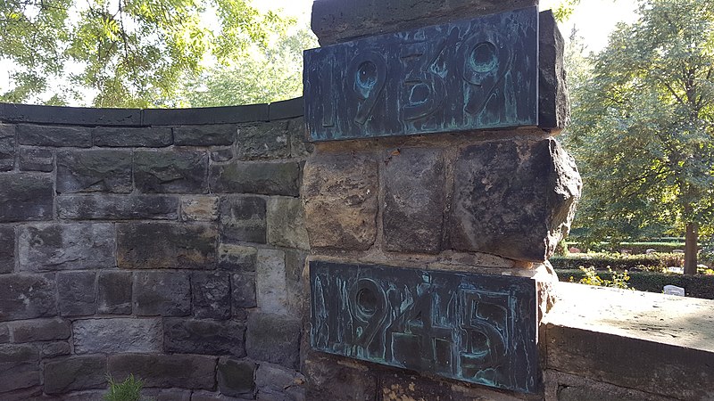 File:20190911.Dresden-Löbtau.Neuer Annenfriedhof.Kriegsgräbergedenkstätte.-014.jpg