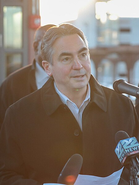 File:2020 Domenic Sarno speaking at Springfield Union Station Platform C Completion (cropped).jpg