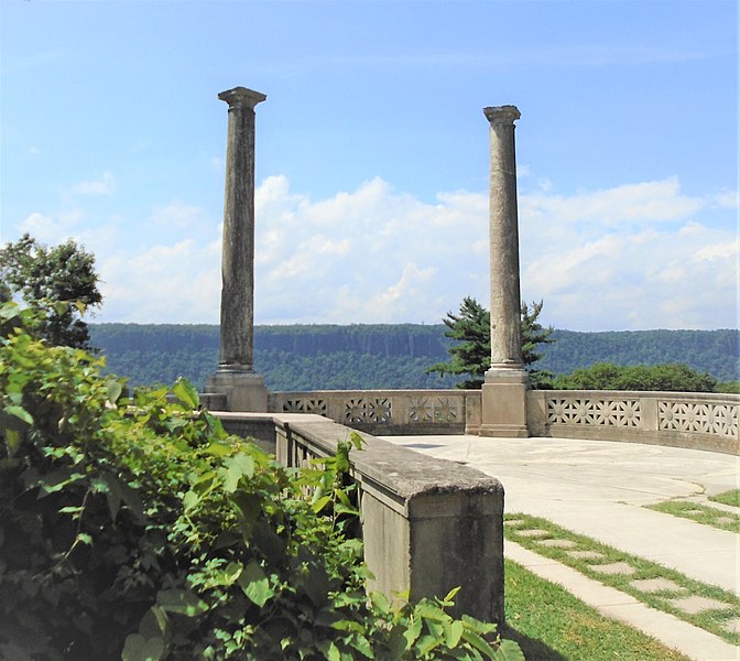 File:2020 Untermyer Gardens The Overlook.jpg