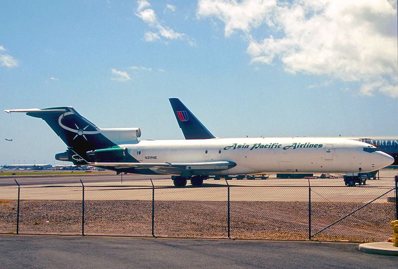 File:424am - Asia Pacific Airlines Boeing 727-212F (winglets), N319NE@HNL,30.09.2006 - Flickr - Aero Icarus.jpg