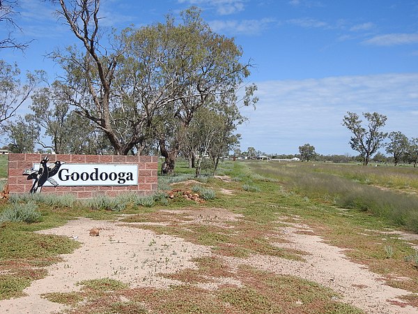 Town sign from northern approach (2021).