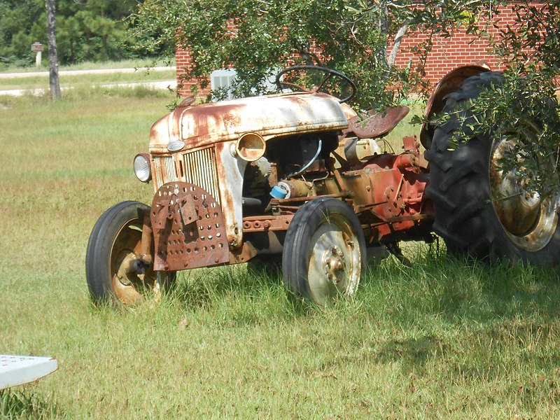 File:Abandoned Tractor in Alabama Field.jpg