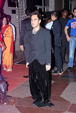 Aki Narula at Esha Deol's sangeet ceremony 01.jpg