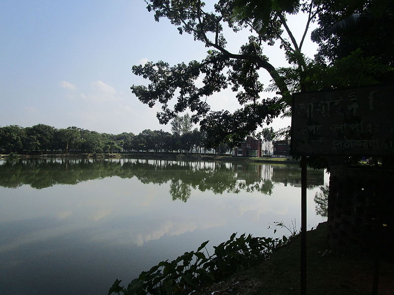 File:Amai Pond.JPG