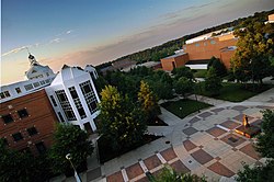 Johnson Center y Center for the Arts