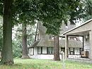 Residential house ("Heimchen am Herd") with outbuildings