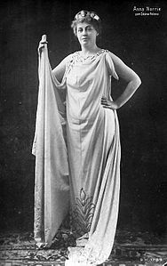 Som Sköna Helena omkring 1910.