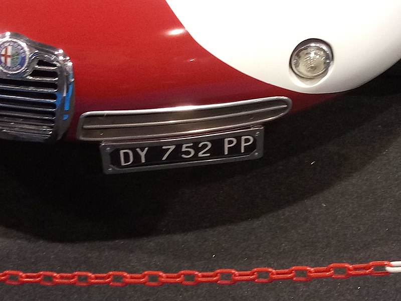 File:Antiqued front plate of Alfa Romeo Giulietta SZ 1962.jpg