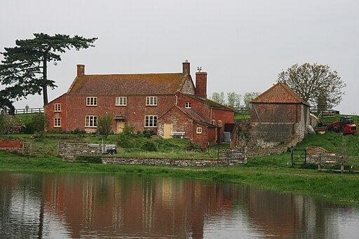 Athelney Farm and King Alfred's Monument - geograph.org.uk - 2929129