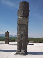 トゥーラ遺跡の戦士像、1000年頃