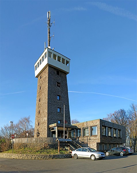 File:Aussichtsturm Rother Kuppe 2018.jpg